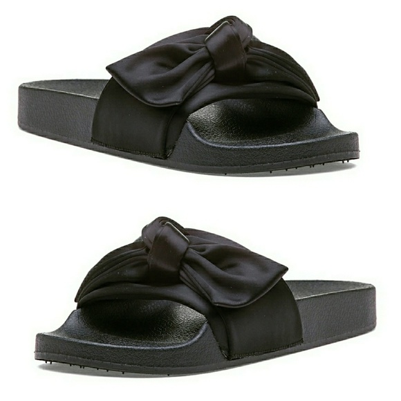 black sandals with a bow